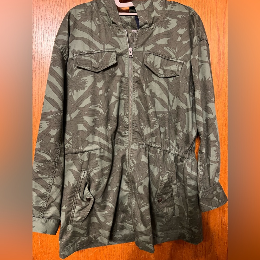 Gap medium jacket olive green with floral print in darker green